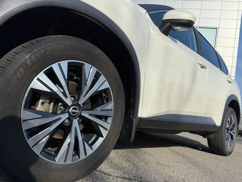 Used 2023 Nissan Rogue SV image 10