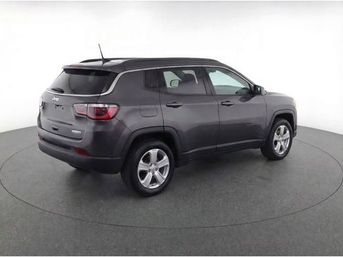 Used 2022 Jeep Compass Latitude image 4