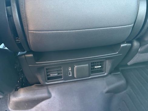 Used 2024 GMC Sierra 1500 SLT image 21