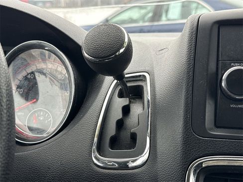 Used 2016 Dodge Grand Caravan SXT image 21
