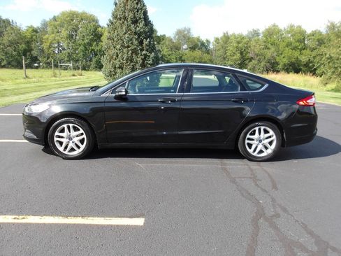 Used 2015 Ford Fusion SE FWD image 10