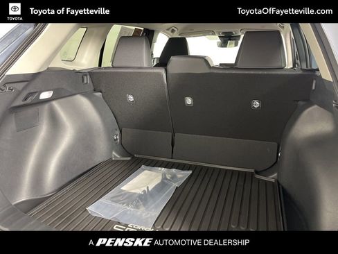 Used 2026 Toyota Corolla Cross LE image 8