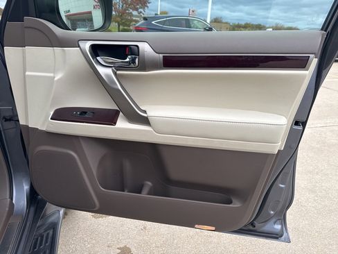 Used 2018 Lexus GX 460 Premium w/ Premium Package image 21