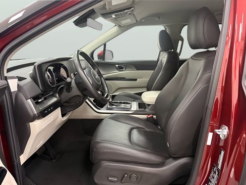 Used 2024 Kia Carnival LX FWD image 12