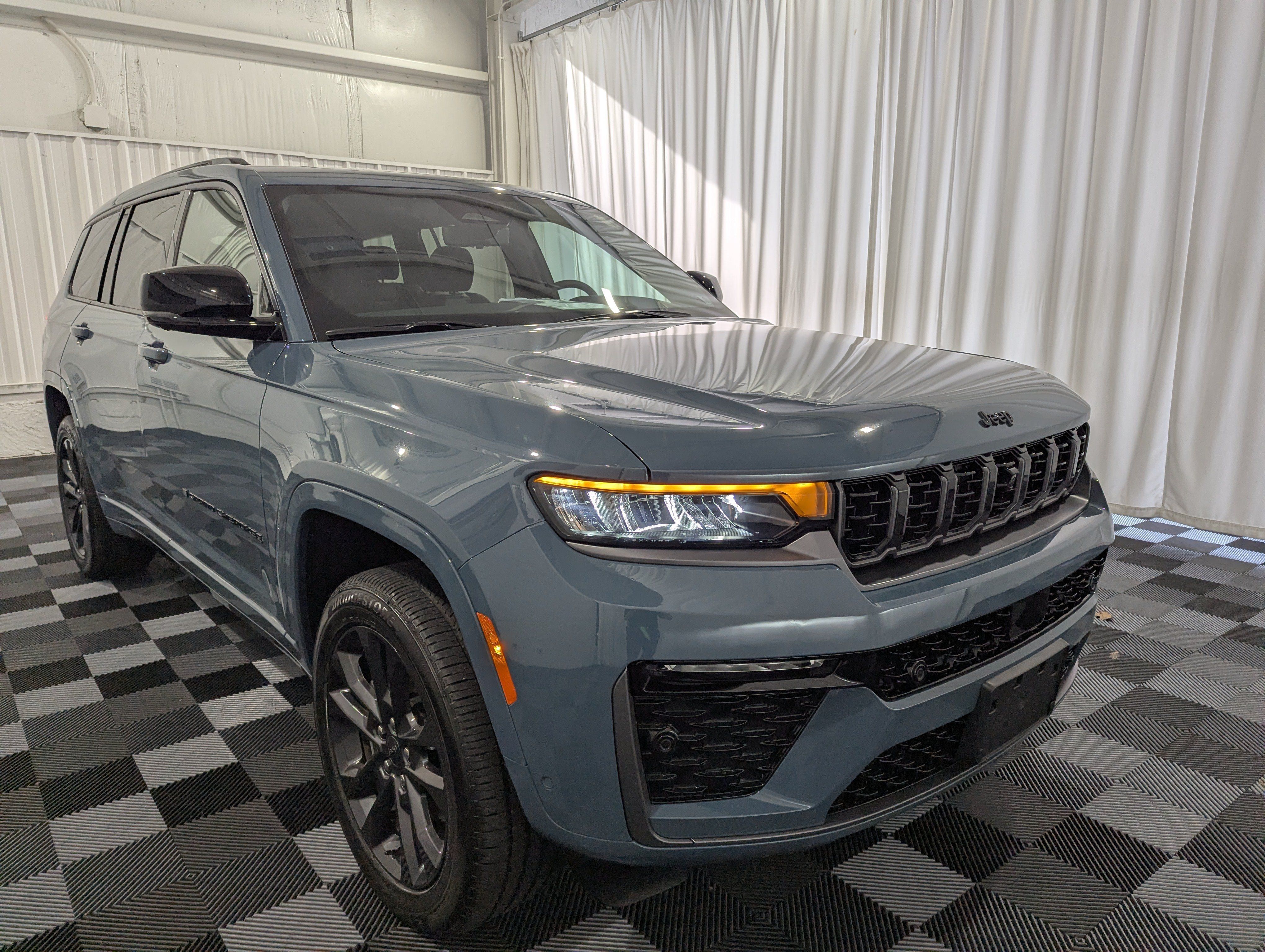 Used 2026 Jeep Grand Cherokee L Limited AWD/4WD image 5