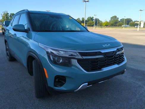 Used 2024 Kia Seltos EX FWD image 2