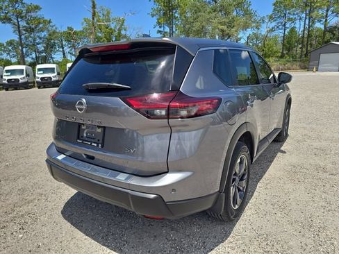 Used 2024 Nissan Rogue SV FWD image 4