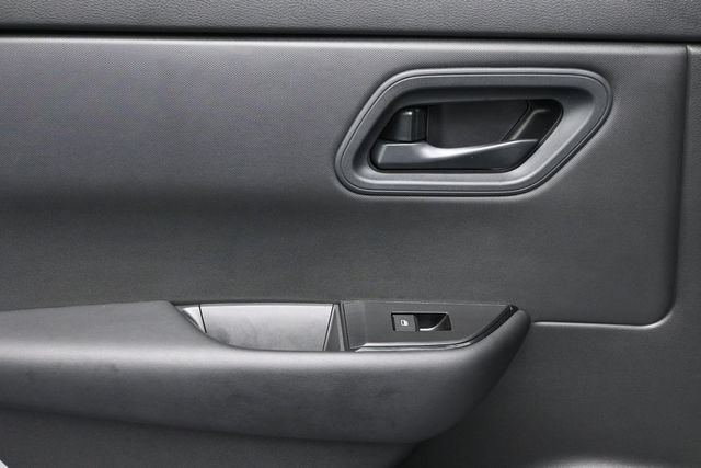 Used 2025 Nissan Rogue S AWD/4WD image 11