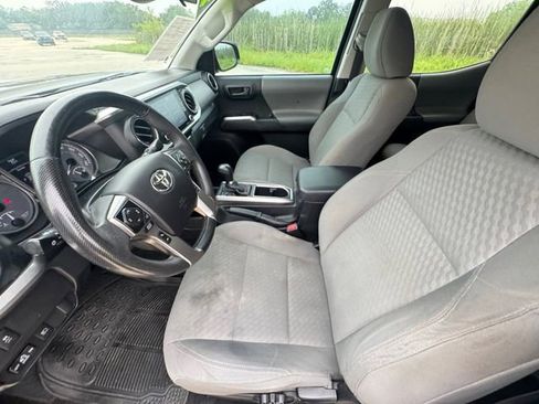 Used 2022 Toyota Tacoma SR5 w/ SR5 Appearance Package (SM) RWD image 28