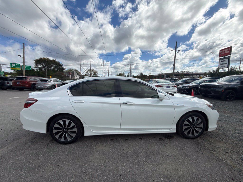Used 2017 Honda Accord Touring image 5