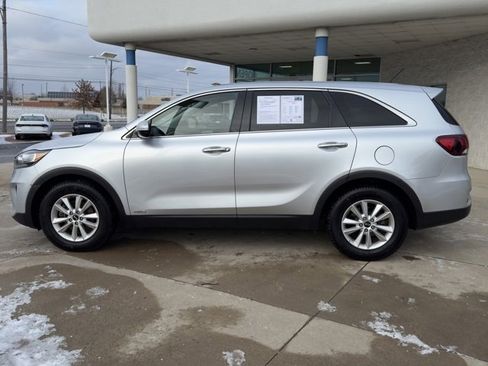 Used 2019 Kia Sorento LX image 6