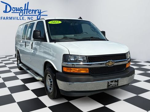 Used 2025 Chevrolet Express 2500 w/ Driver Convenience Package RWD image 7