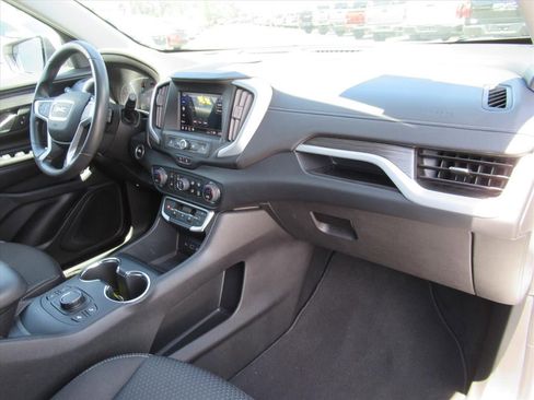 Used 2023 GMC Terrain SLE w/ Driver Convenience Package FWD image 11