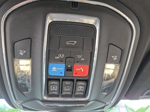 Certified 2023 Jeep Grand Cherokee 4WD 4xe w/ Luxury Tech Group II image 32
