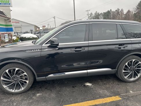 Used 2020 Lincoln Aviator Reserve w/ Equipment Group 202A image 2