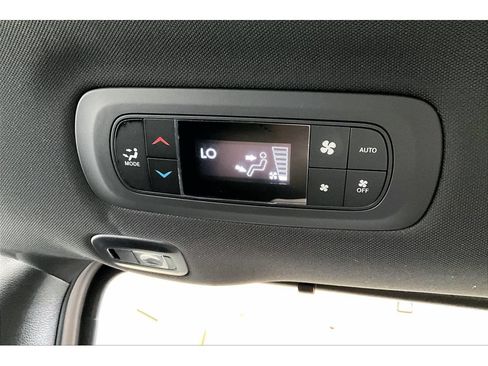 Used 2026 Chrysler Pacifica Premium FWD image 34