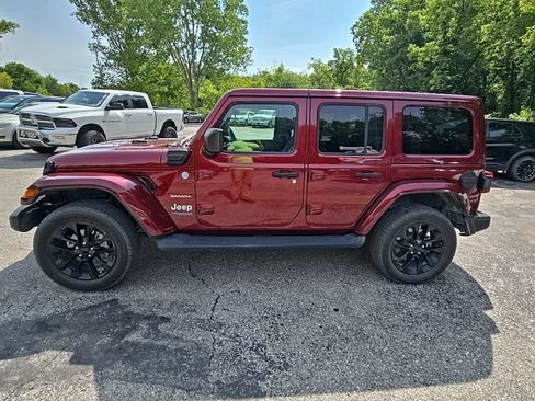 Used 2022 Jeep Wrangler Unlimited Sahara w/ Cold Weather Group AWD/4WD image 3