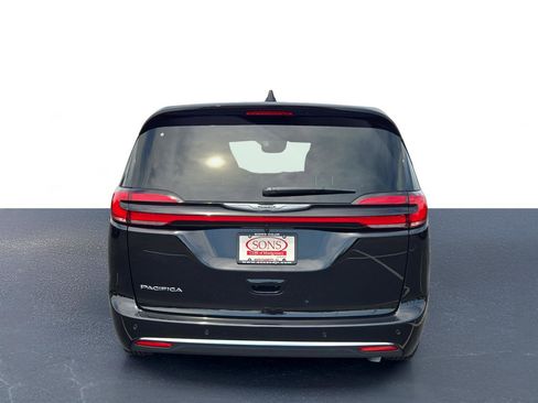 New 2026 Chrysler Pacifica Select image 6