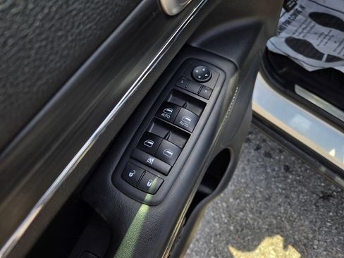 Used 2019 Jeep Grand Cherokee Limited w/ Luxury Group II AWD/4WD image 12