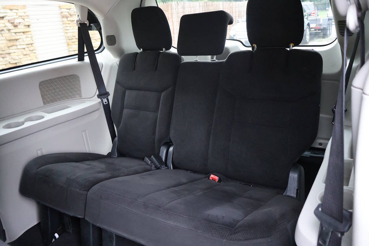 Used 2016 Dodge Grand Caravan SE w/ Quick Order Package 29E SE FWD image 17