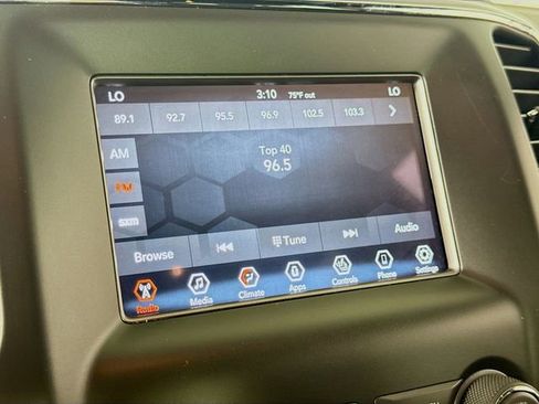 Used 2019 Jeep Grand Cherokee Laredo image 14