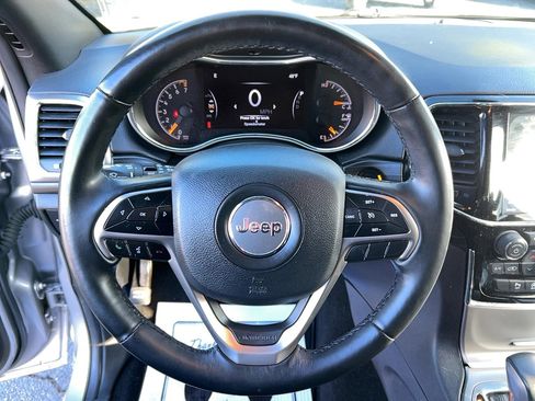 Used 2020 Jeep Grand Cherokee Altitude image 16