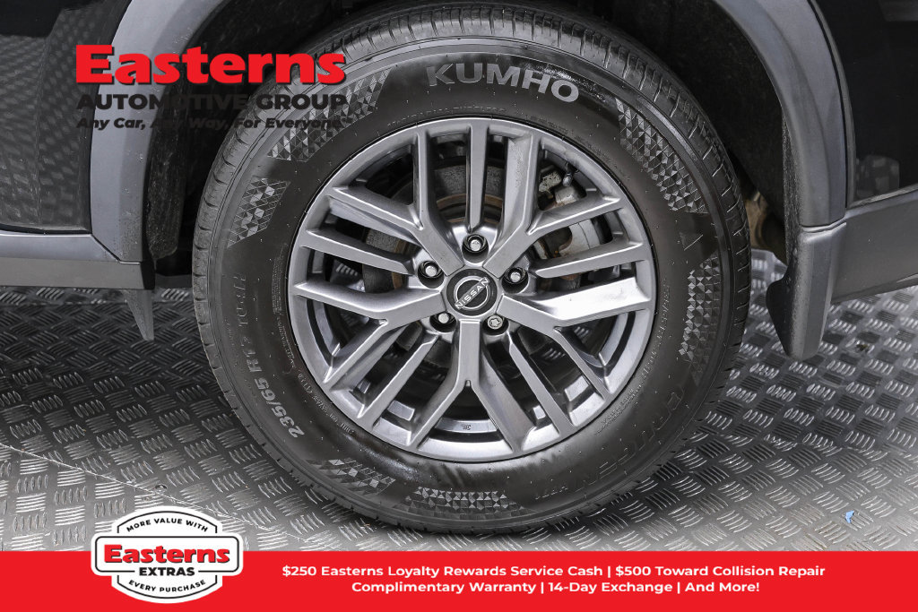 Used 2023 Nissan Rogue S AWD/4WD image 9