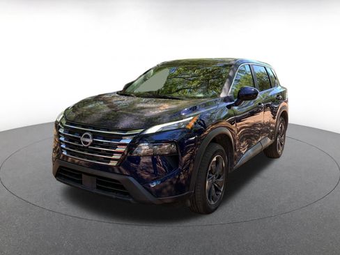 Used 2025 Nissan Rogue SV image 3