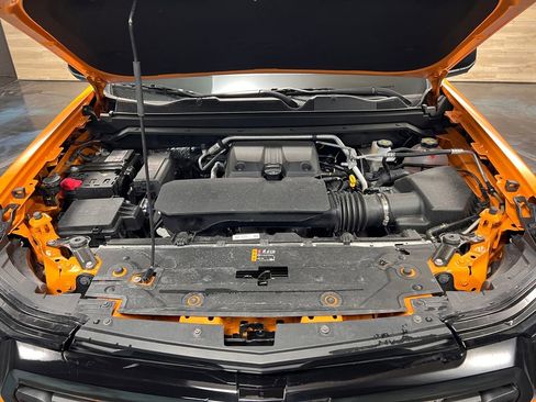 Used 2025 Chevrolet Colorado Z71 w/ Technology Package AWD/4WD image 19