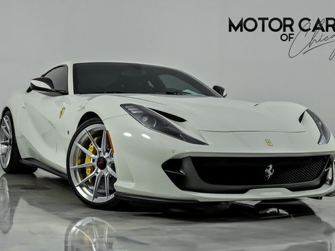 Used 2018 Ferrari 812 Superfast RWD image 1