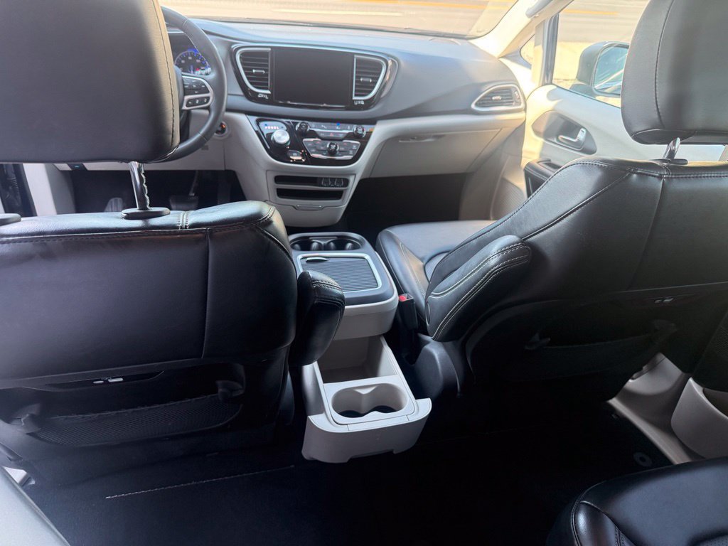 Used 2023 Chrysler Pacifica Touring-L FWD image 18