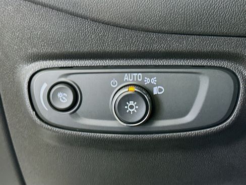 Used 2023 Chevrolet Equinox LS w/ LS Convenience Package FWD image 16