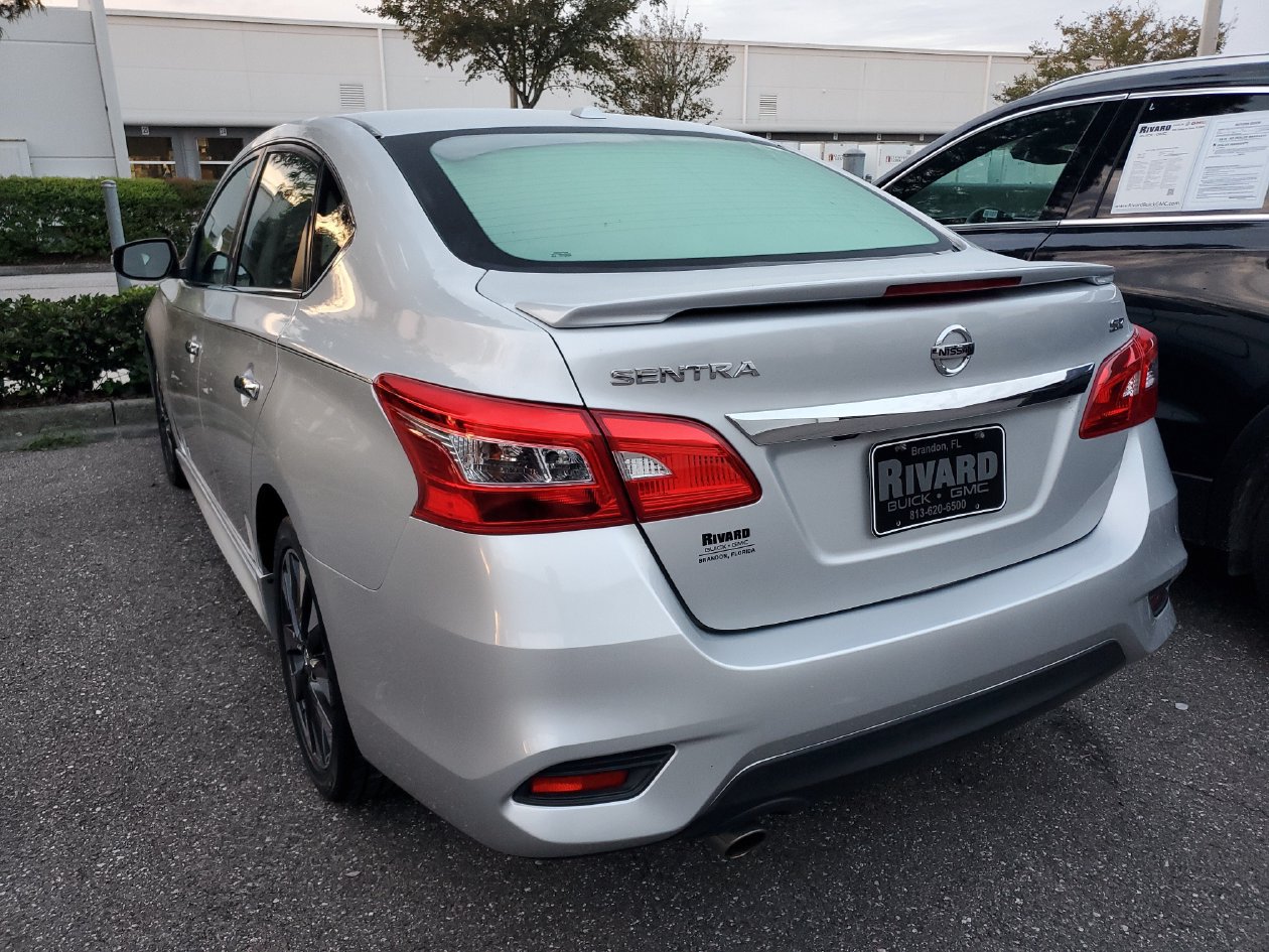 Used 2019 Nissan Sentra SR w/ Premium Package (SR) FWD image 3