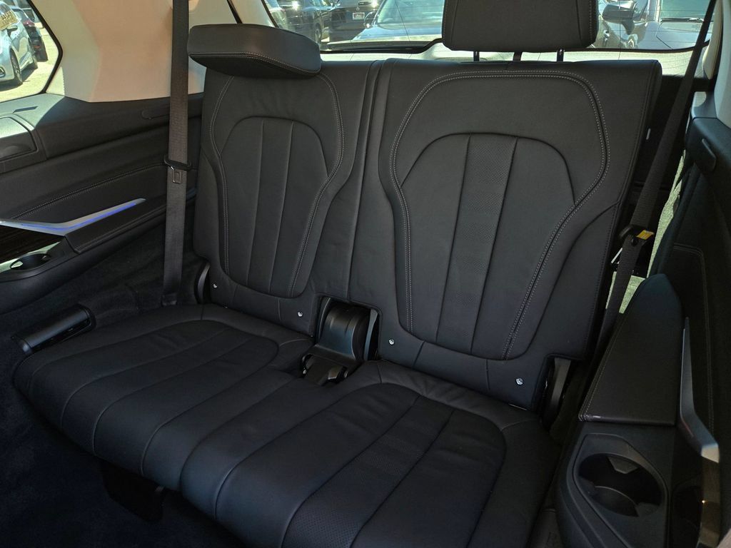 Used 2021 BMW X7 xDrive40i AWD/4WD image 15