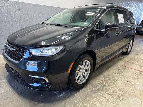 Used 2022 Chrysler Pacifica Touring-L FWD image 6