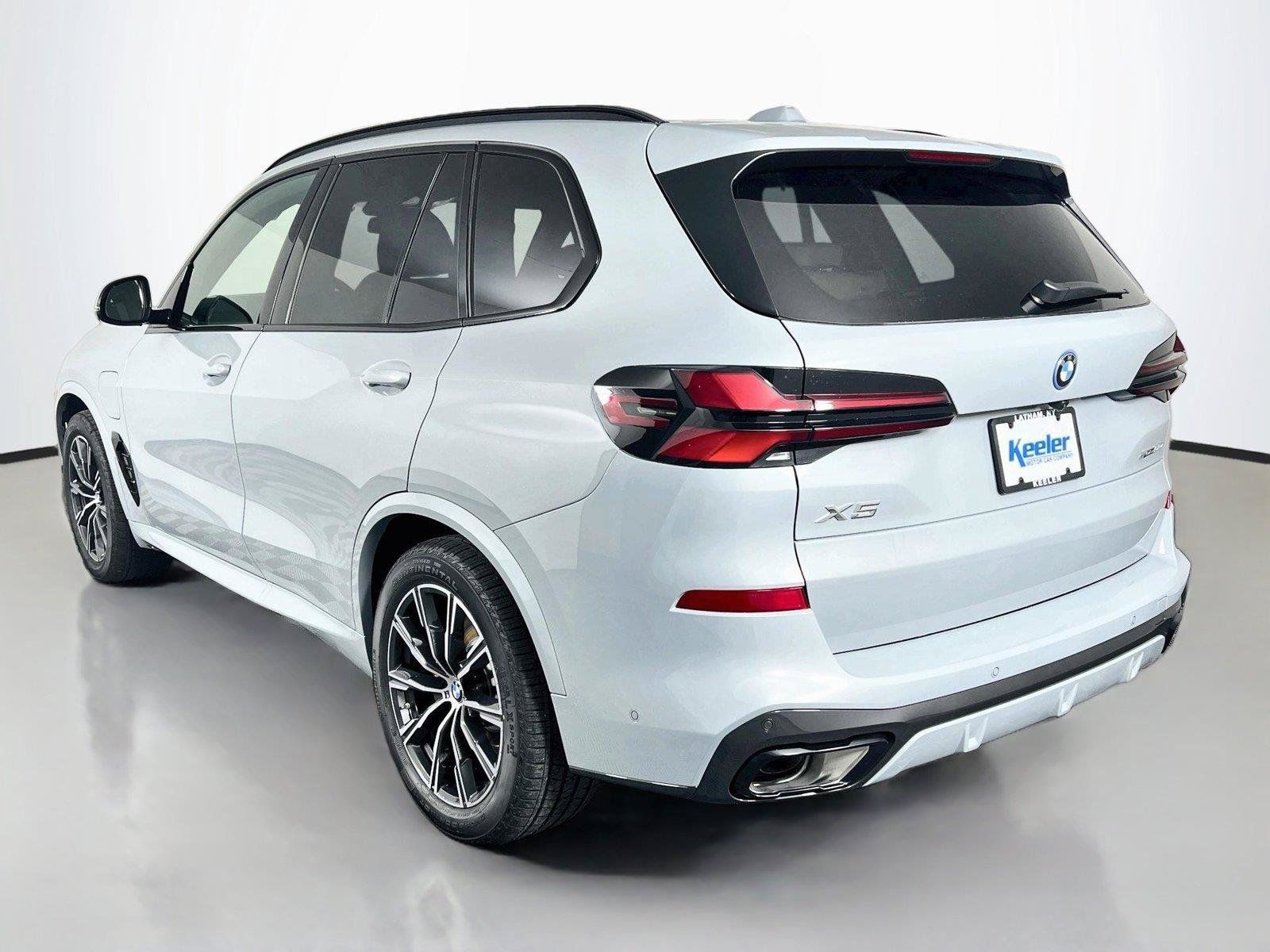 Used 2026 BMW X5 xDrive50e w/ Executive Package AWD/4WD image 4
