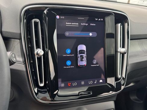 Certified 2023 Volvo XC40 Recharge Ultimate w/ Protection Package Premier AWD/4WD image 18