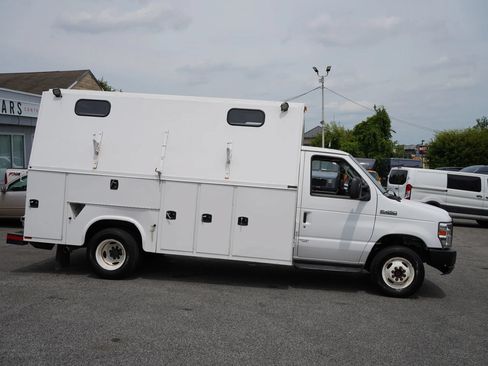 Used 2018 Ford E-450 and Econoline 450 Super Duty RWD image 7
