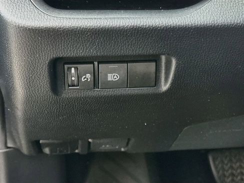 Used 2020 Toyota RAV4 XLE FWD image 10