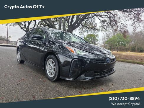 Used 2021 Toyota Prius LE FWD image 1
