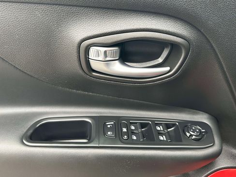 Used 2017 Jeep Renegade Trailhawk w/ Premium Trailhawk Package image 21