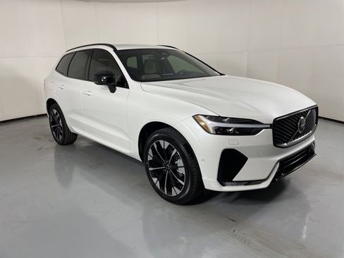 New 2026 Volvo XC60 B5 Plus w/ Climate Package PRO image 2