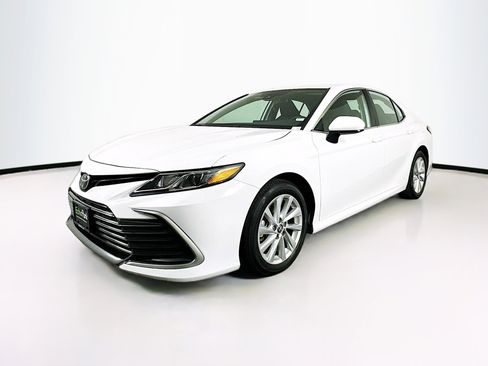 Used 2024 Toyota Camry LE image 3