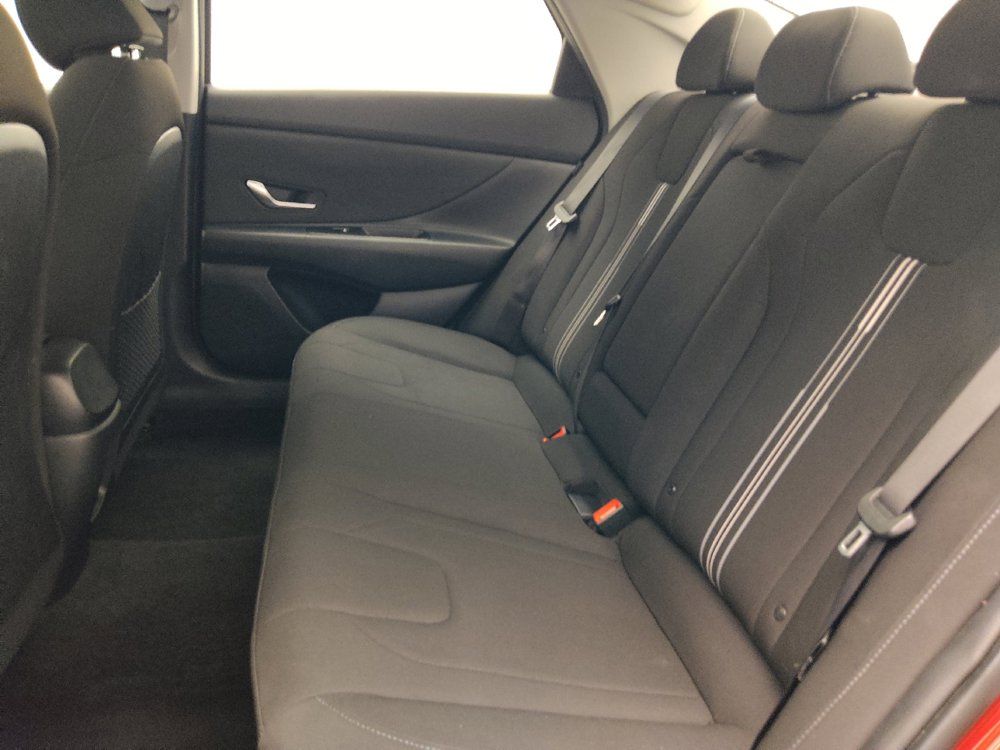 Used 2025 Hyundai Elantra SEL FWD image 18