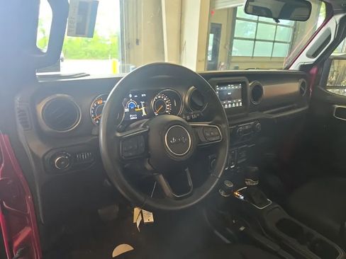Used 2022 Jeep Wrangler Sport AWD/4WD image 9