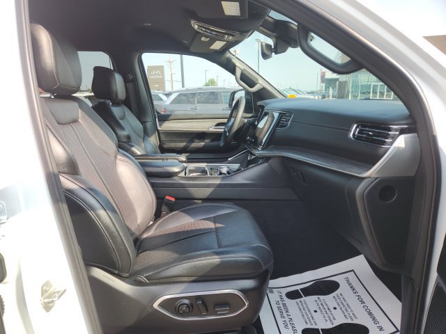 Used 2024 Jeep Wagoneer L Series II w/ Flexible Seating Group AWD/4WD image 24