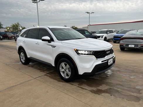 Used 2022 Kia Sorento LX AWD/4WD image 4
