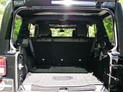 Used 2015 Jeep Wrangler Unlimited Sahara image 23