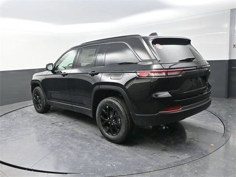 New 2026 Jeep Grand Cherokee Altitude image 5
