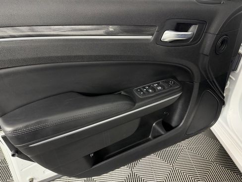 Used 2022 Chrysler 300 Touring w/ Sport Appearance Package image 24